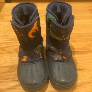 DINO PRINT. Toddler boy snow boots. The Children’s place brand. Size 11.